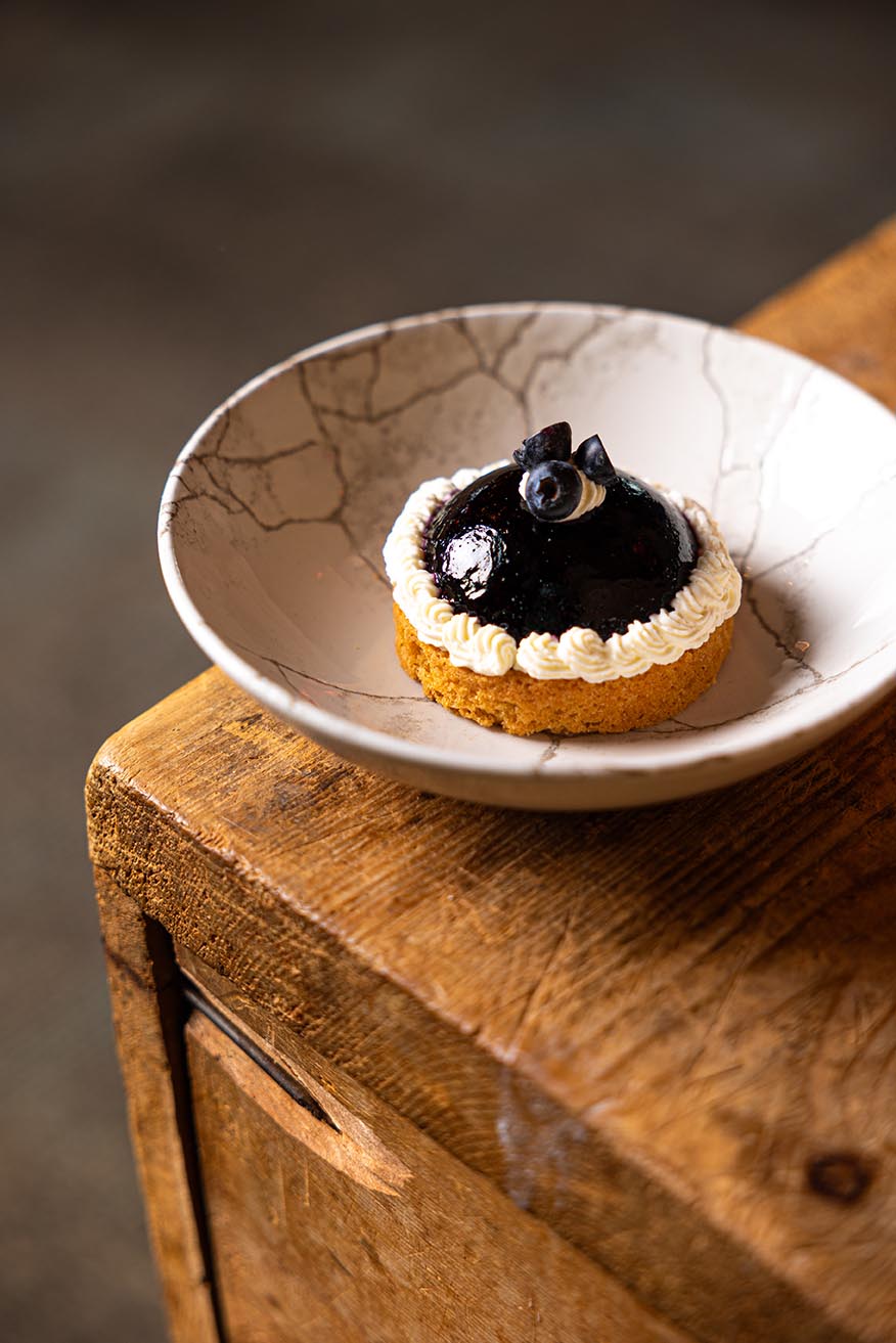 Petit dessert gourmand aux myrtilles dans une verrine