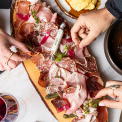 Planche de charcuterie partagée – Chalet des Praz La Clusaz