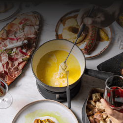 Fondue savoyarde et planche de charcuterie – Chalet des Praz La Clusaz